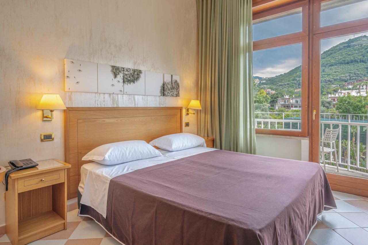 Grand Hotel Moon Valley Vico Equense Exterior foto