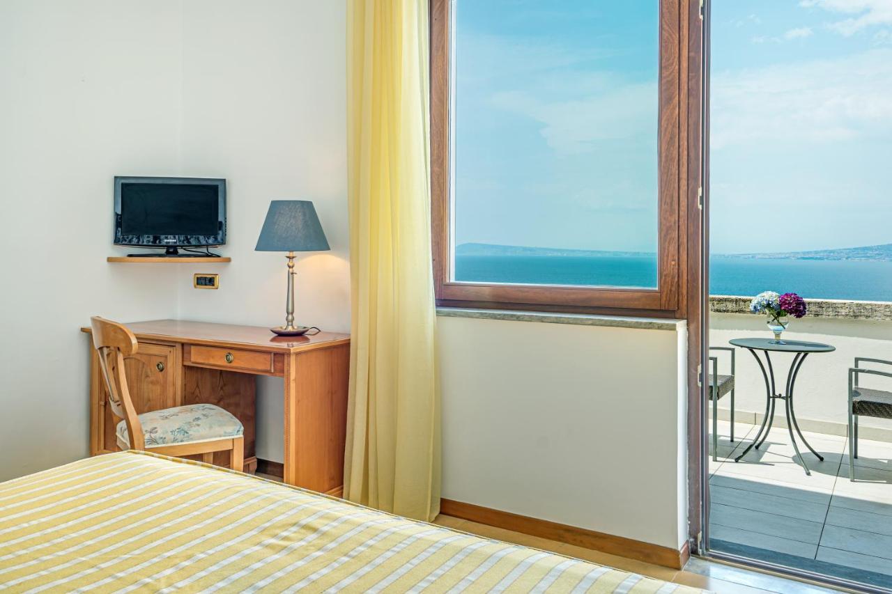 Grand Hotel Moon Valley Vico Equense Exterior foto