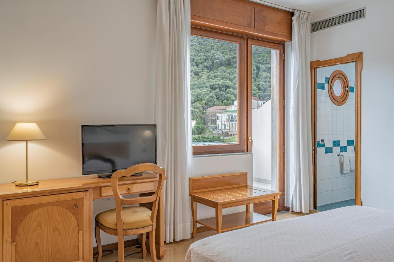 Grand Hotel Moon Valley Vico Equense Exterior foto