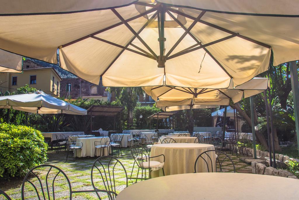 Grand Hotel Moon Valley Vico Equense Exterior foto