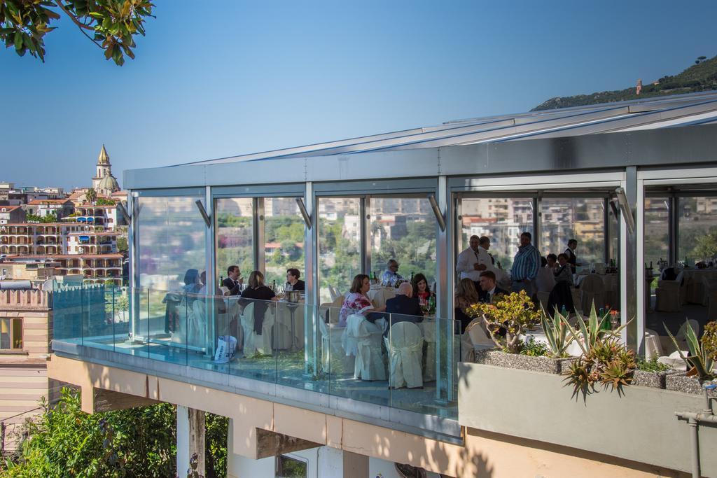 Grand Hotel Moon Valley Vico Equense Exterior foto