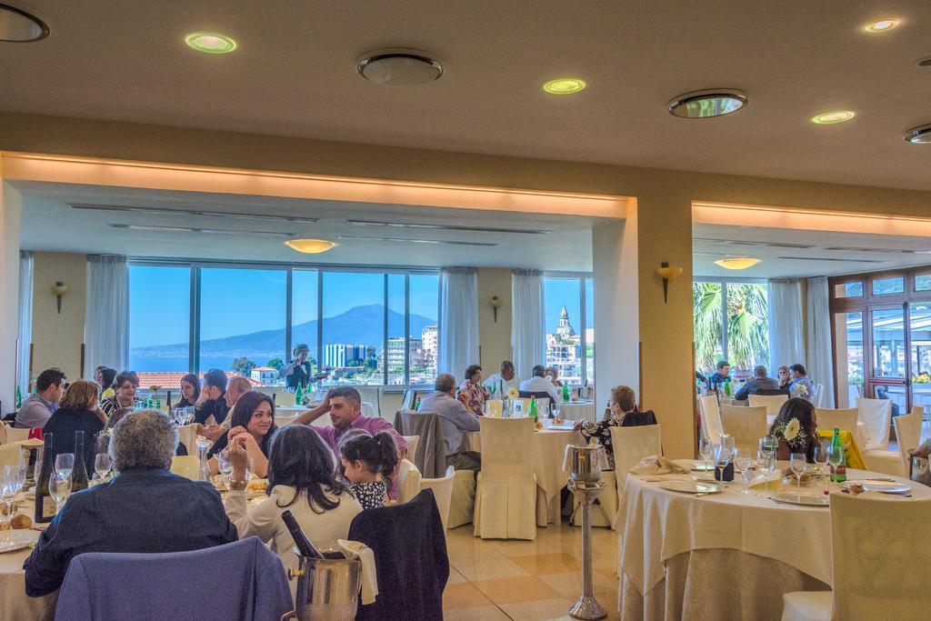 Grand Hotel Moon Valley Vico Equense Exterior foto
